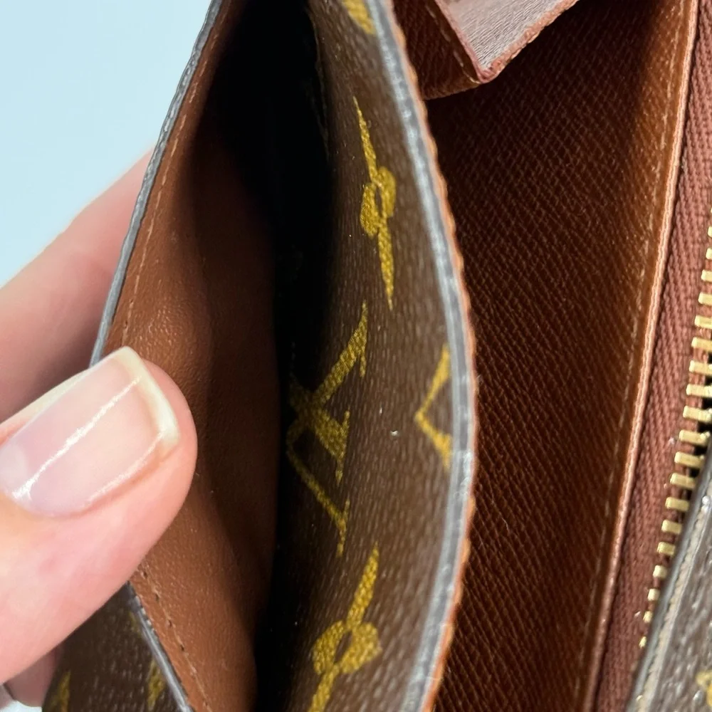 Louis Vuitton Monogram Sarah Wallet - Picture 9 of 13